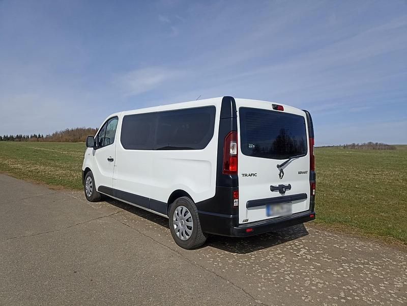 Gebraucht Renault Trafic 125 PS (91 kW) 2017 Weiß Van / Kleinbus