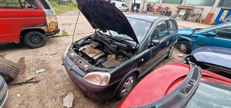 Grün Gebraucht 2001 Opel Corsa Kleinwagen | 499 € (Guter Preis) - Bild 1/3