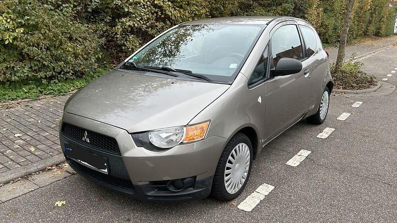 Beige Gebraucht 2008 Mitsubishi Colt Limousine | 2.000 € (Fairer Preis) - Bild 1/4