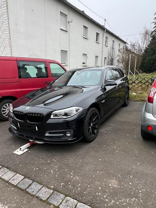 Schwarz Gebraucht 2014 BMW 530 Kombi | 16.700 € - Bild 1/4