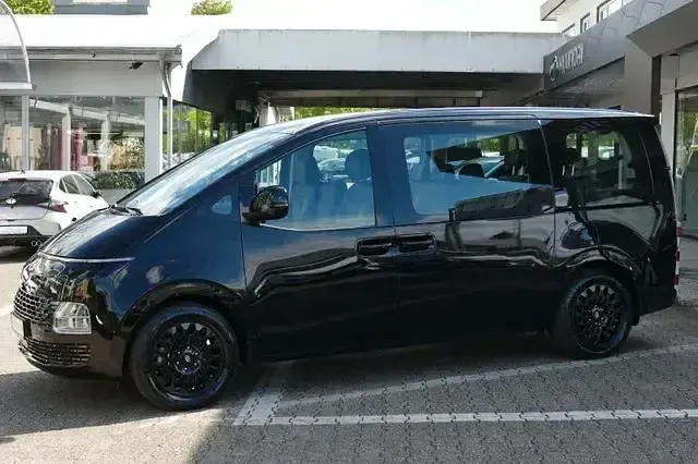 Gebraucht Hyundai Staria Trend 177 PS (130 kW) 2024 Abyss black Van / Kleinbus