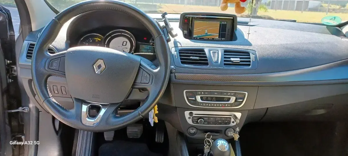 Gebraucht Renault Mégane GrandTour Initiale Paris 110 PS (80 kW) 2013 Grau Kombi