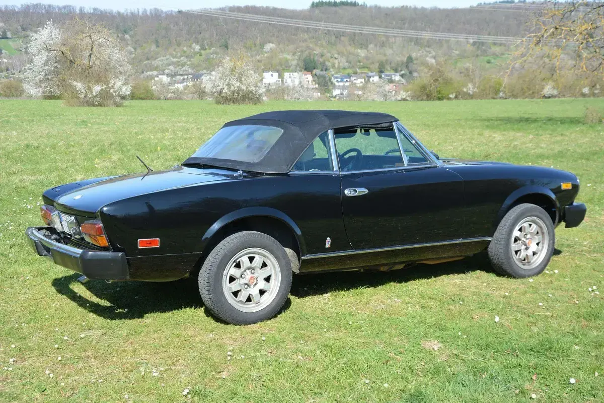 Gebraucht Fiat 124 Spider 105 PS (77 kW) 1981 Schwarz Cabrio