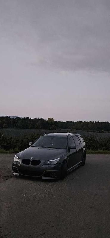 Grau Gebraucht 2005 BMW 525 Kombi | 2.800 € (Guter Preis) - Bild 1/4