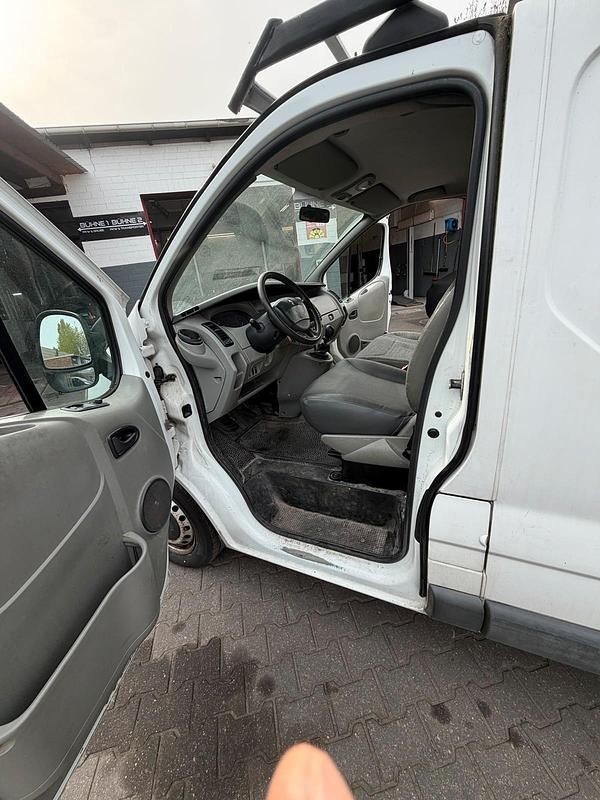 Second-hand Renault Trafic 95 CP (69 kW) 2017 Alb Monovolum