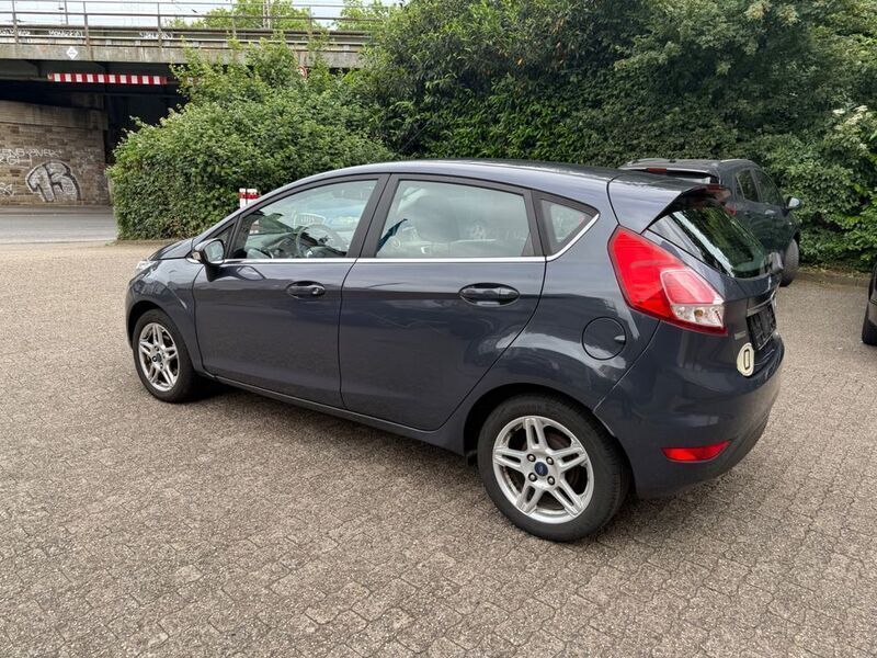 Gebraucht Ford Fiesta Titanium 75 PS (55 kW) 2013 Grau Kleinwagen
