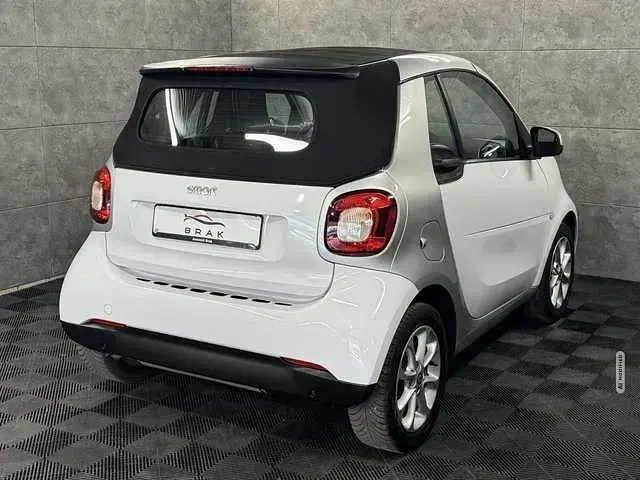 Gebraucht Smart ForTwo Cabrio Basis 71 PS (52 kW) 2016 Weiß Cabrio