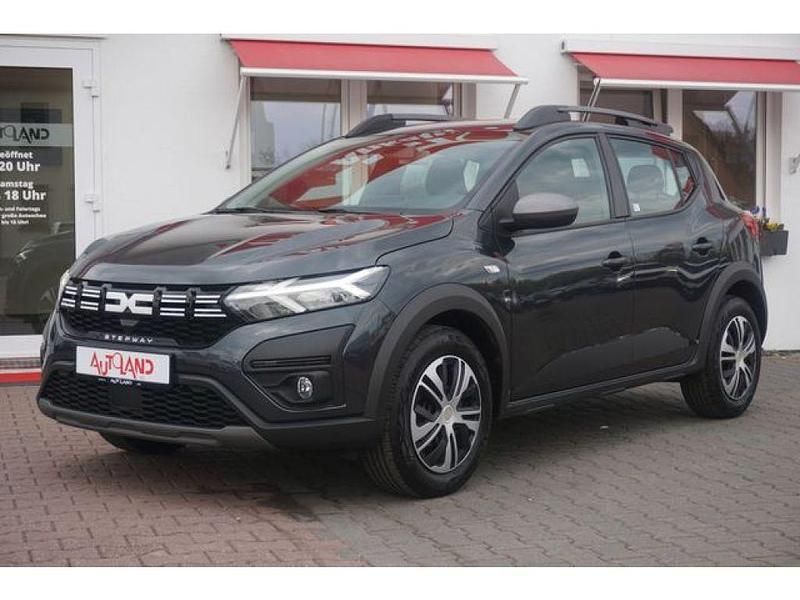 Gebraucht Dacia Sandero Stepway 91 PS (66 kW) 2023 Kometen grau (metallic) SUV