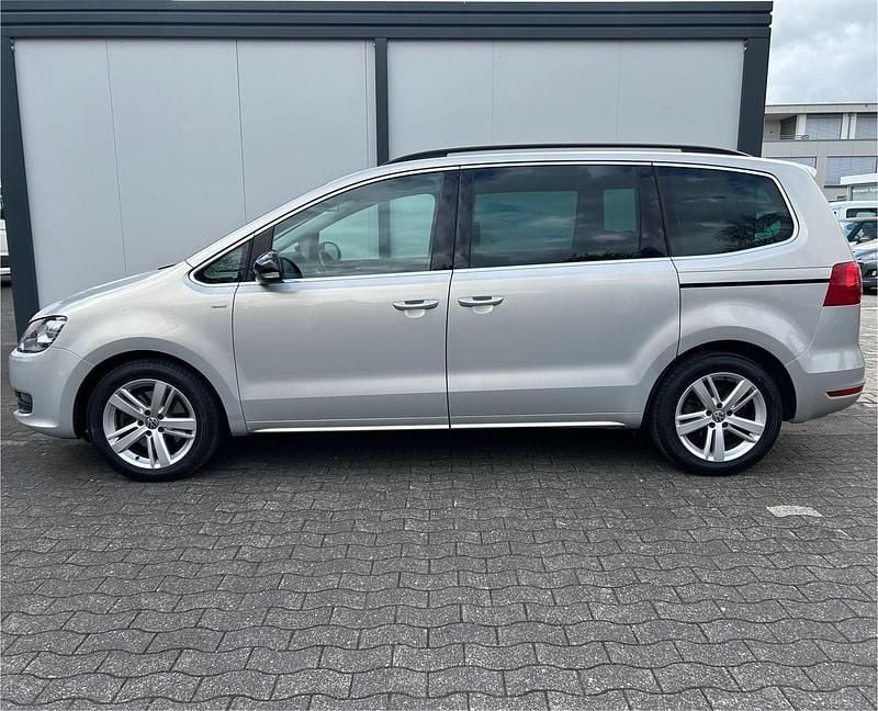 Second-hand VW Sharan Match 140 CP (102 kW) 2012 Gri Monovolum