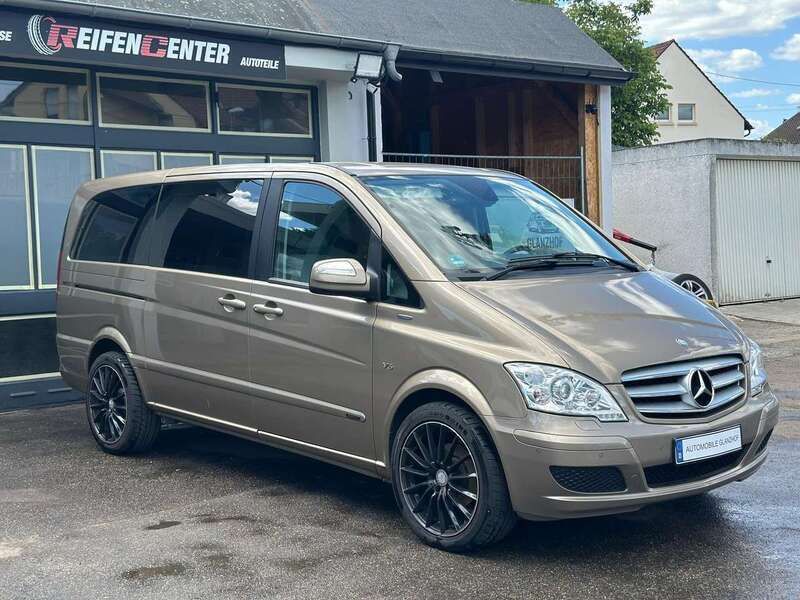Sanidinbeige metallic Gebraucht 2012 Mercedes Viano Van / Kleinbus | 18.999 € (Guter Preis) - Bild 1/4