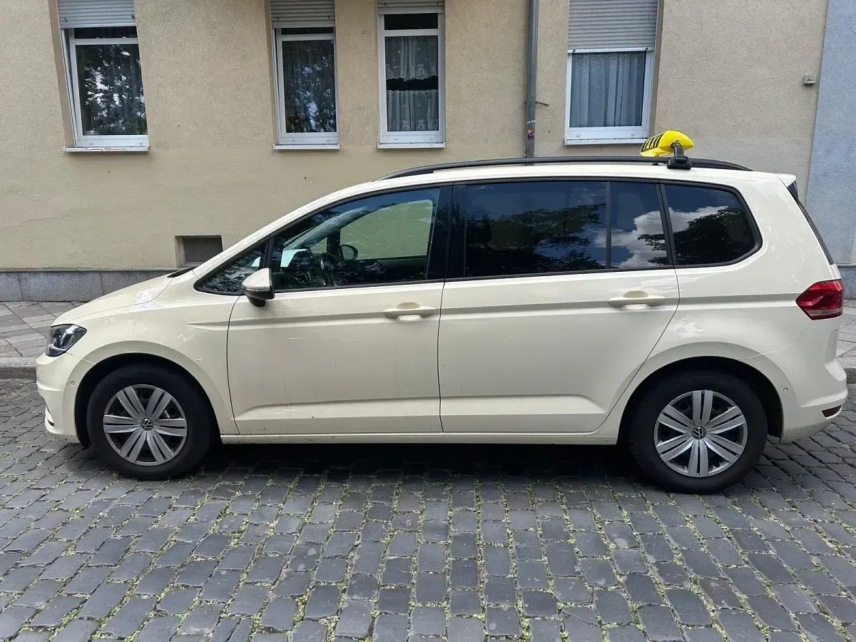Gebraucht VW Touran 150 PS (110 kW) 2021 Andere farben Van / Kleinbus