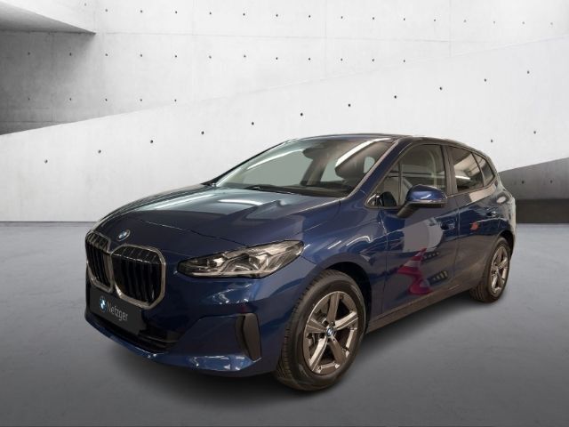Phytonicblau metallic Gebraucht 2023 BMW 218 Active Tourer Luxury Line Van / Kleinbus | 29.900 € (Guter Preis) - Bild 1/4