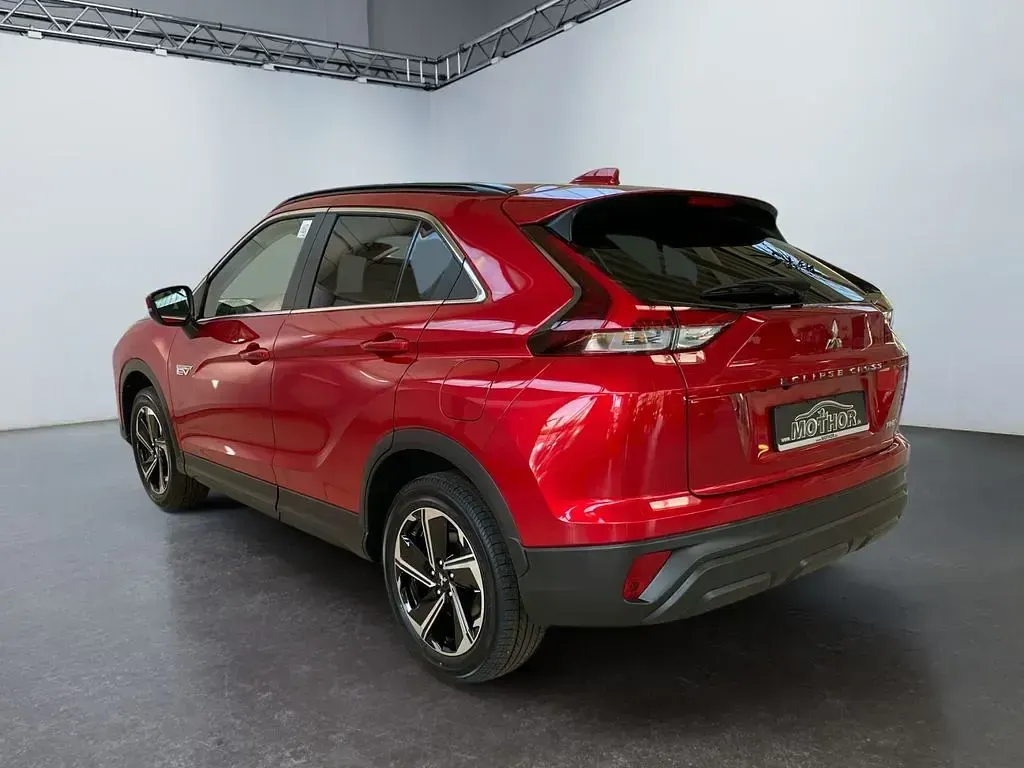 Używany Mitsubishi Eclipse Cross Basis 188 KM (138 kW) 2024 Czerwony SUV