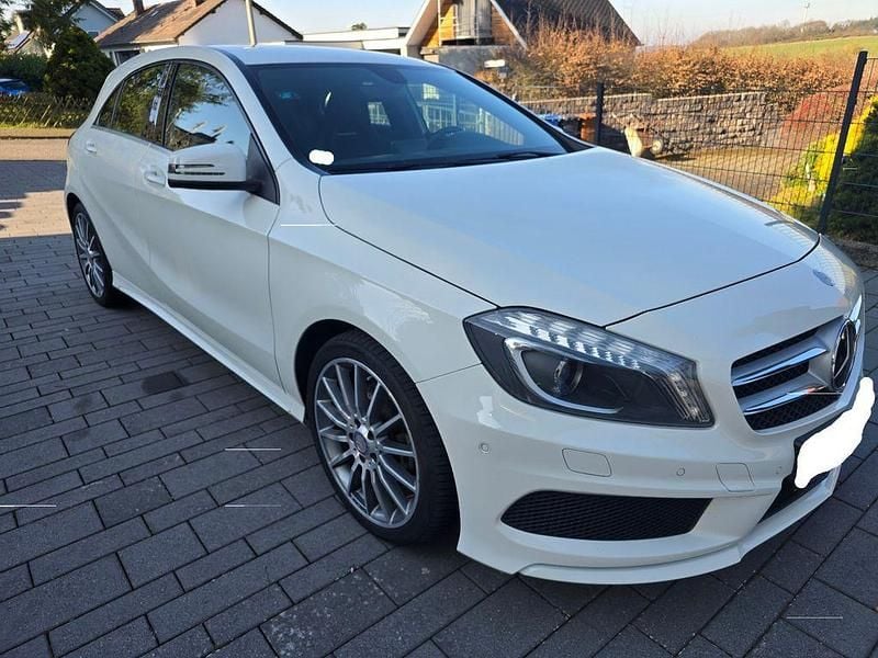 Gebraucht Mercedes A200 AMG line 136 PS (100 kW) 2015 Weiß Limousine