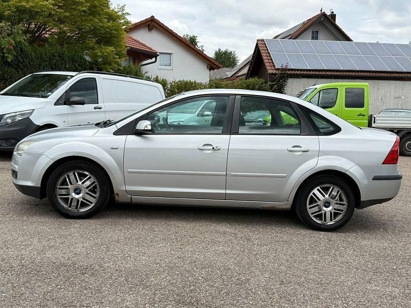 Silber Gebraucht 2007 Ford Focus Ghia Limousine | 777 € (Fairer Preis) - Bild 1/4