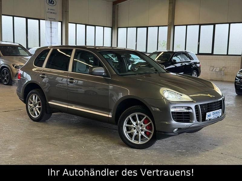 Grau Gebraucht 2008 Porsche Cayenne Turbo SUV | 18.999 € (Fairer Preis) - Bild 1/4
