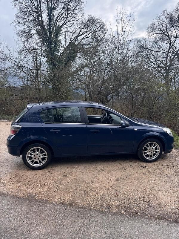 Gebraucht Opel Astra 140 PS (102 kW) 2008 Blau Kleinwagen