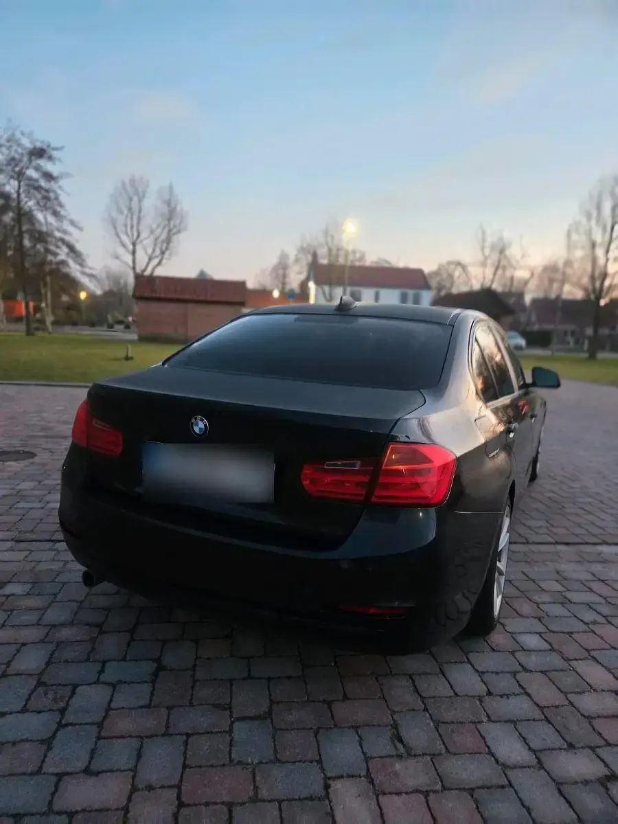 Gebraucht BMW 320 163 PS (119 kW) 2014 Schwarz Limousine