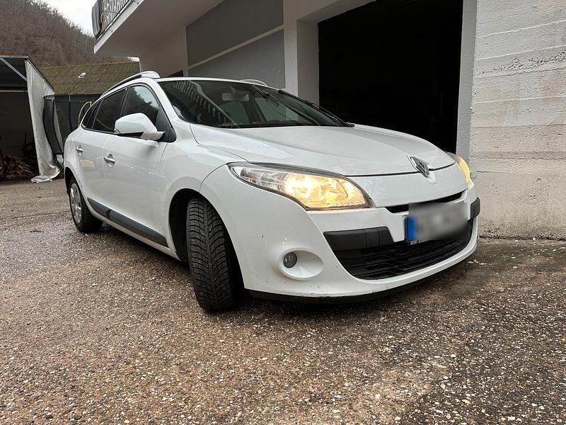 Weiß Gebraucht 2011 Renault Mégane GrandTour Kombi | 2.333 € (Superpreis) - Bild 1/4