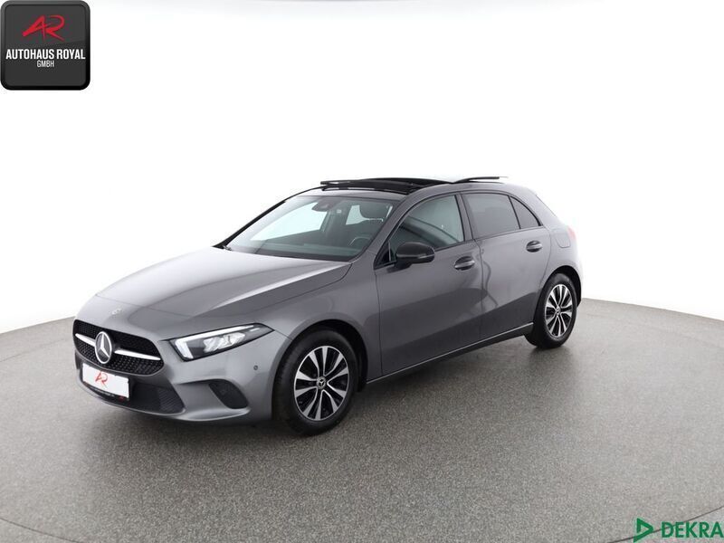 Grau Gebraucht 2021 Mercedes A200 Night Limousine | 25.880 € (Guter Preis) - Bild 1/4