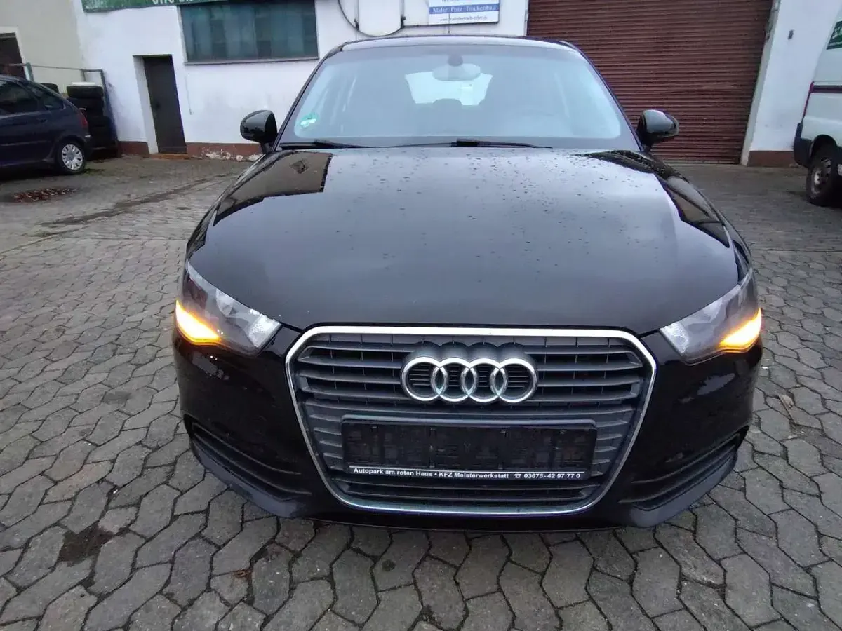 Gebraucht Audi A1 Attraction 86 PS (63 kW) 2014 Brillantschwarz Kleinwagen