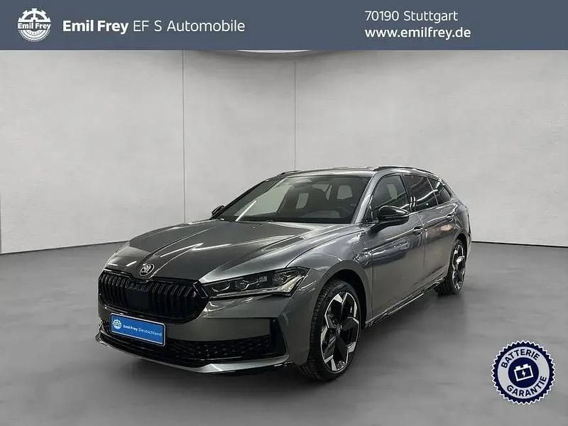 Grau Neu 2025 Skoda Superb SportLine Kombi | 61.580 € - Bild 1/3