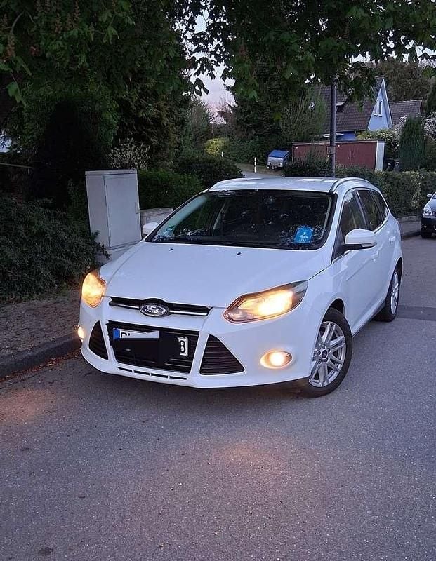Gebraucht 2014 Ford Focus Trend Limousine | 2.500 € (Superpreis) - Bild 1/2