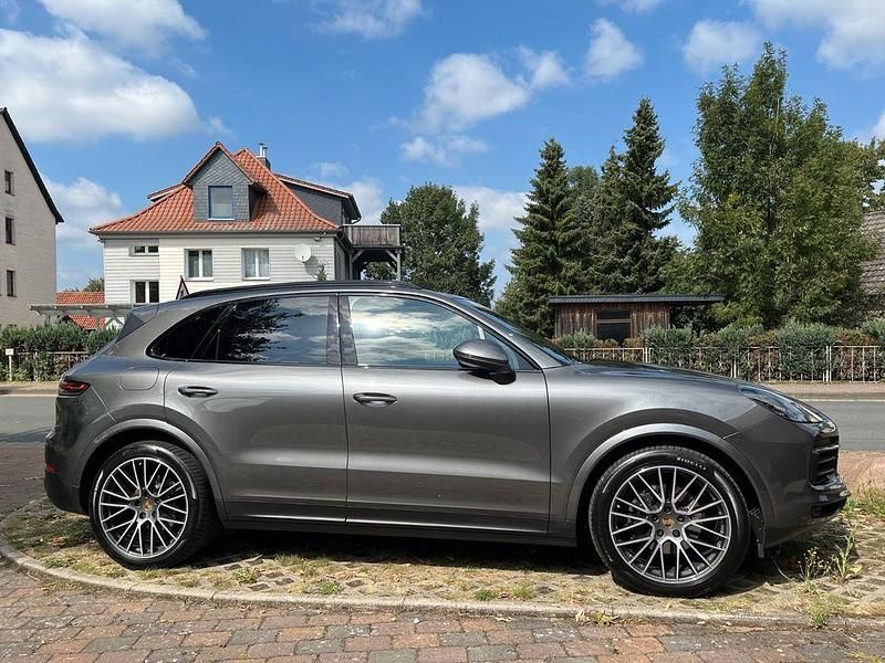 Grau Gebraucht 2019 Porsche Cayenne SUV | 59.000 € (Teuer) - Bild 1/4