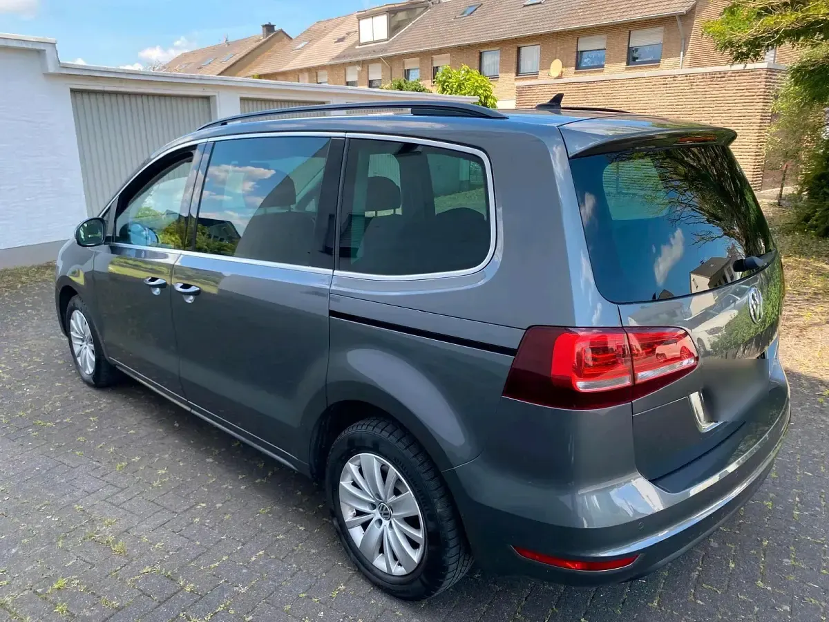 Gebraucht VW Sharan 150 PS (110 kW) 2017 Grau Van / Kleinbus