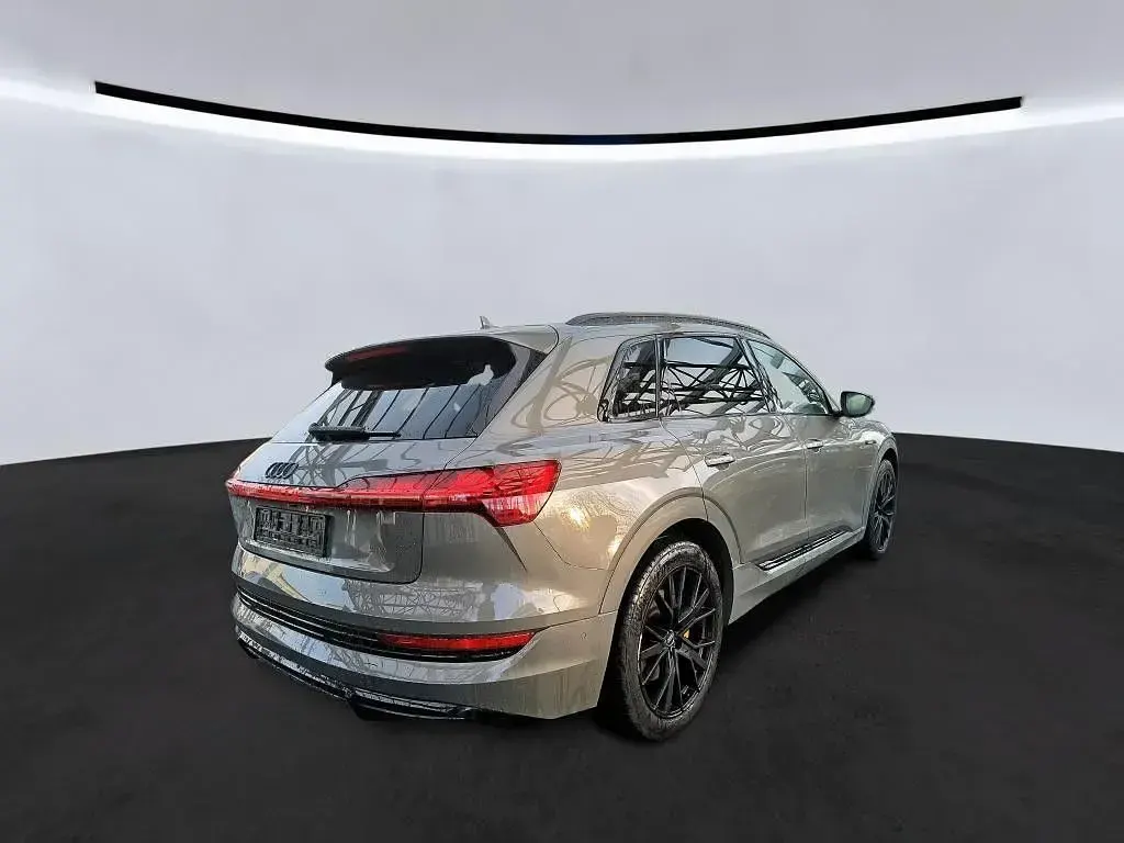 Używany Audi e-tron S-Line 300 kW (408 KM) 2022 Szary SUV