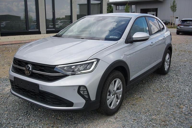 Neu VW Taigo 95 PS (69 kW) 2025 Reflexsilber metallic SUV