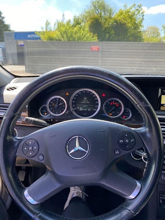 Gebraucht Mercedes E220 170 PS (125 kW) 2010 Grau Limousine