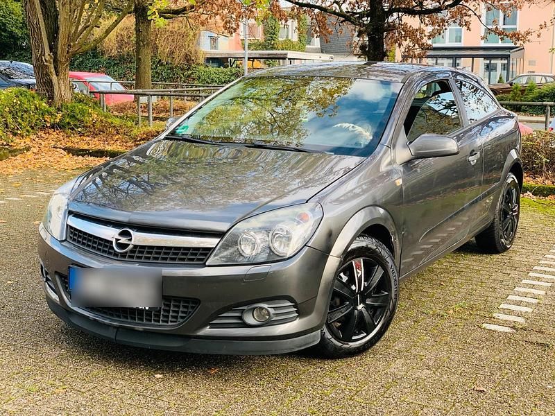 Grau Gebraucht 2009 Opel Astra GTC Coupé | 1.900 € (Fairer Preis) - Bild 1/4