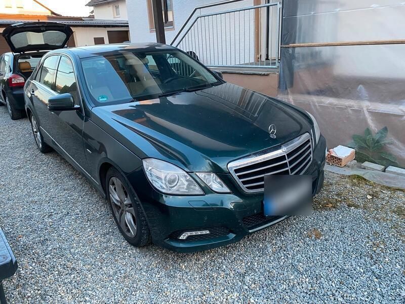 Grün Gebraucht 2009 Mercedes E350 Limousine | 7.000 € (Guter Preis) - Bild 1/4