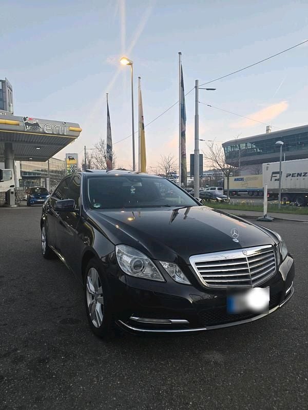 Gebraucht Mercedes E200 184 PS (135 kW) 2010 Schwarz Limousine