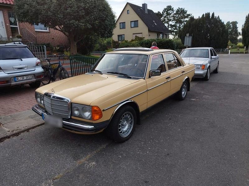 Gebraucht Mercedes 230 136 PS (100 kW) 1981 Gelb Limousine