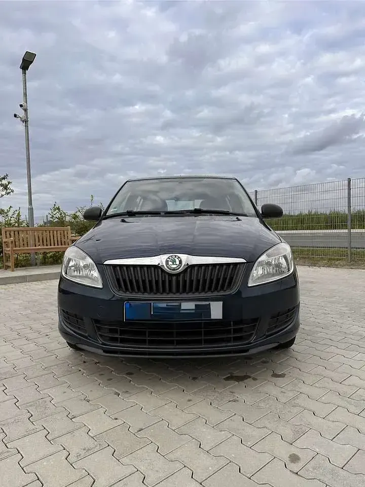 Gebraucht Skoda Fabia Active 60 PS (44 kW) 2012 Blau Kleinwagen