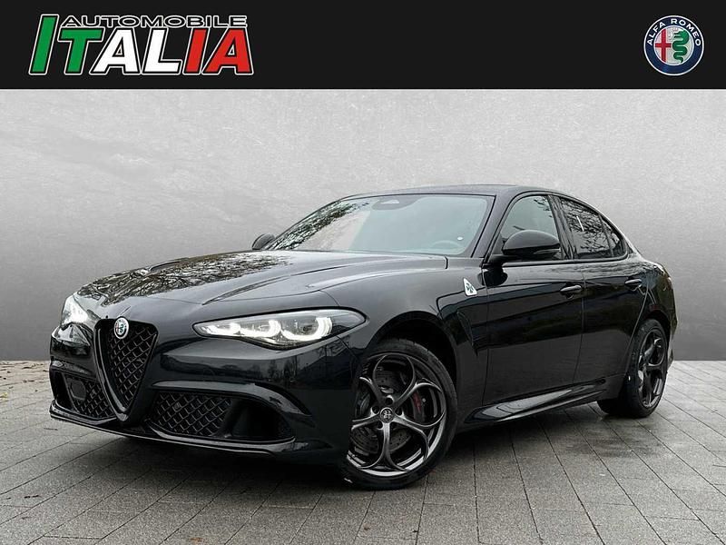 Schwarz (nero alfa) Neu 2024 Alfa Romeo Giulia Quadrifoglio Limousine | 77.290 € - Bild 1/4