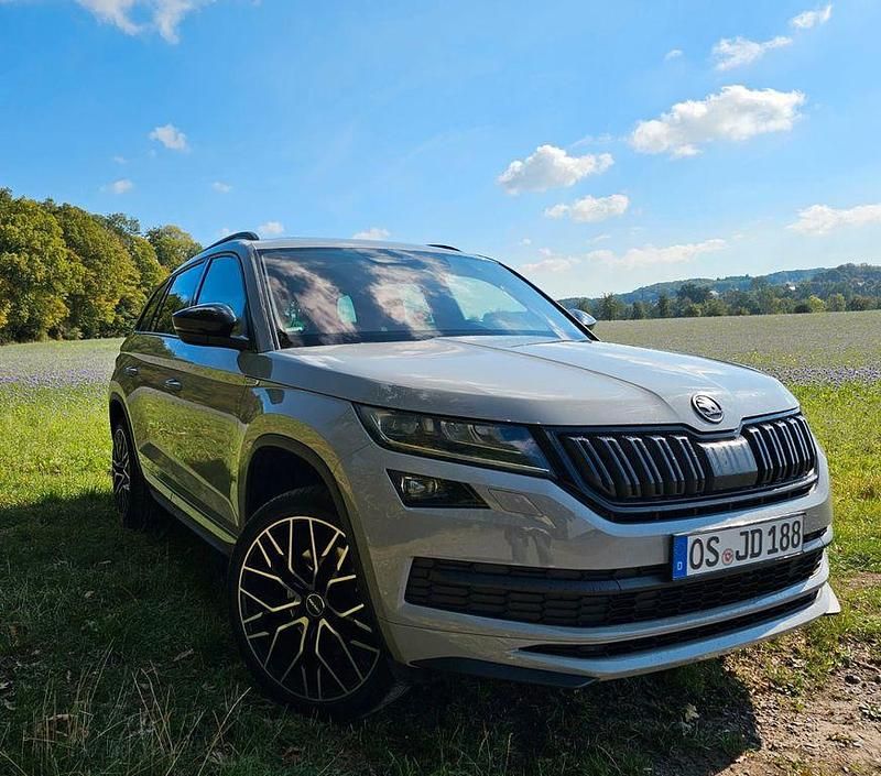 Grau Gebraucht 2020 Skoda Kodiaq SportLine SUV | 22.998 € (Fairer Preis) - Bild 1/4