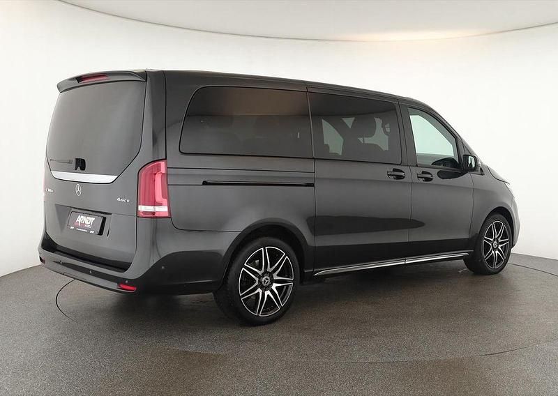 Gebraucht Mercedes V300 Avantgarde 237 PS (174 kW) 2023 Graphitgrau dunkel Van / Kleinbus