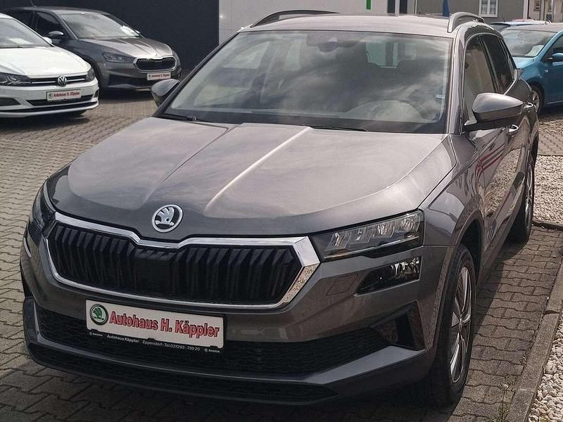 Graphit grau metallic Gebraucht 2023 Skoda Karoq Style SUV | 28.450 € (Guter Preis) - Bild 1/4