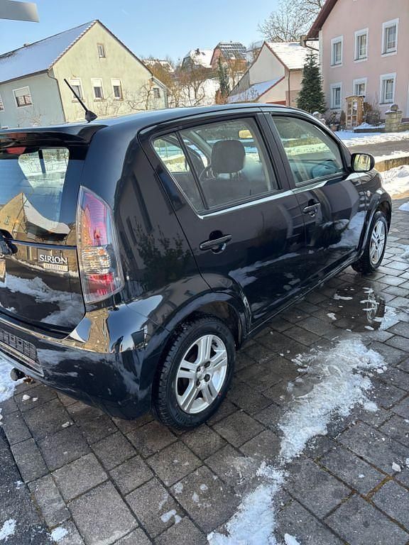 Gebraucht Daihatsu Sirion 69 PS (50 kW) 2010 Schwarz Kleinwagen