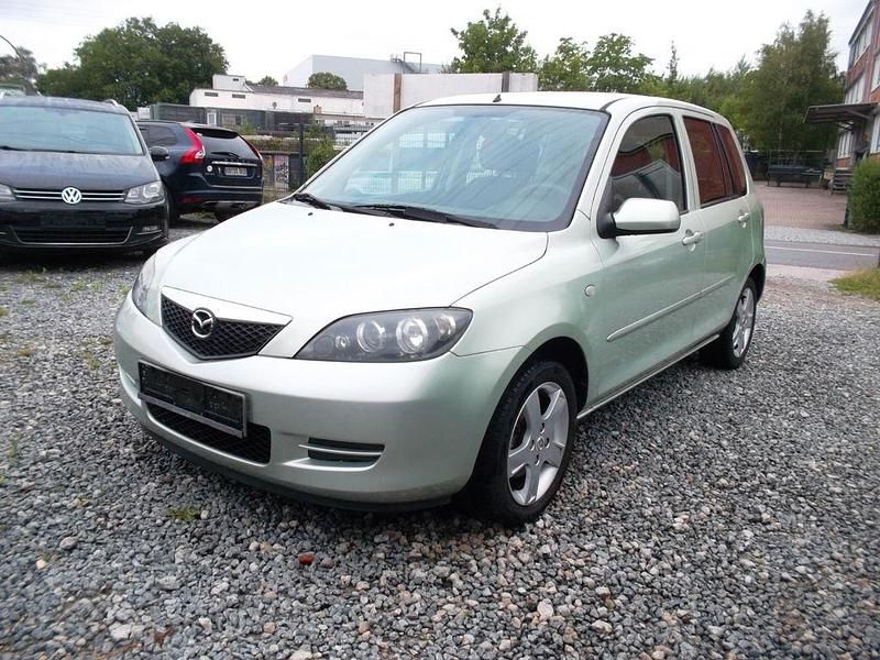 Grün Gebraucht 2007 Mazda 2 Active Kleinwagen | 4.990 € (Fairer Preis) - Bild 1/4
