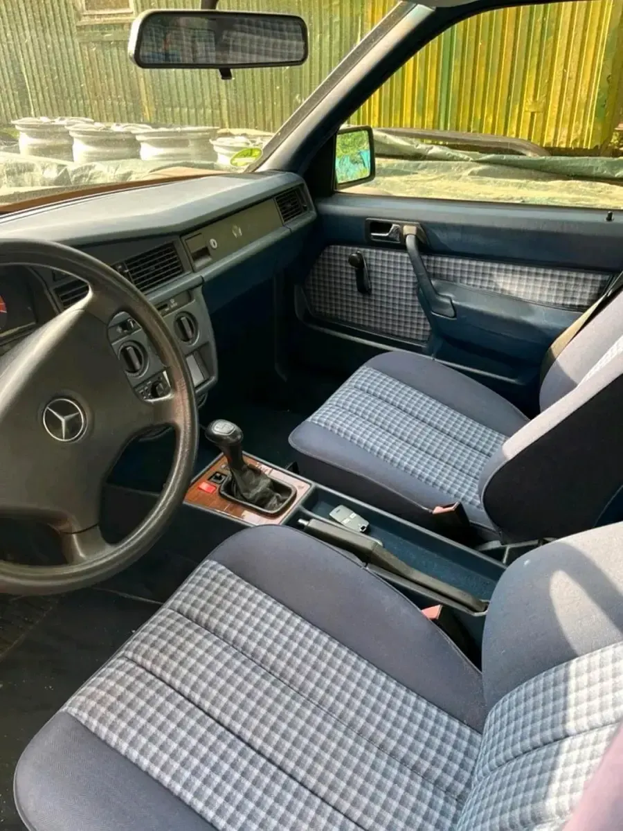 Gebraucht Mercedes 190 109 PS (80 kW) 1992 Blau Limousine