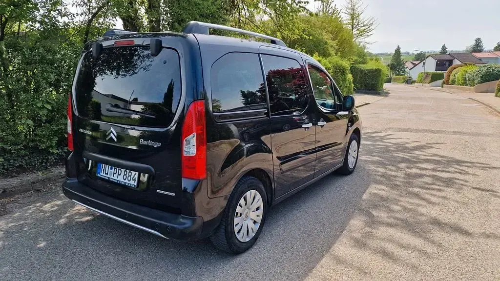 Gebraucht Citroën Berlingo Tendance 114 PS (83 kW) 2014 Schwarz Van / Kleinbus