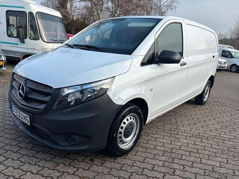 Weiß Gebraucht 2023 Mercedes Vito Van | 27.965 € (Guter Preis) - Bild 1/4