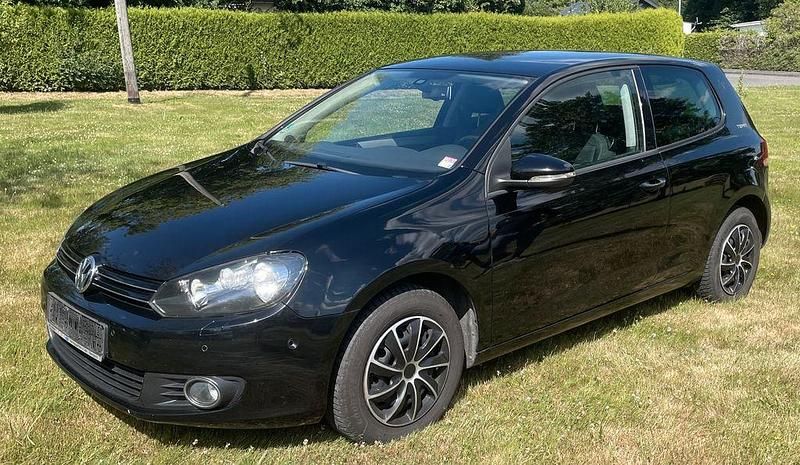 Schwarz Gebraucht 2010 VW Golf VI Team Limousine | 4.150 € (Guter Preis) - Bild 1/4