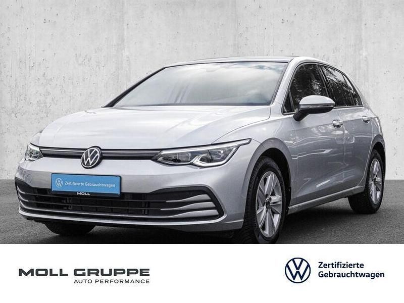 Reflexsilber metallic Gebraucht 2023 VW Golf VIII Life Limousine | 22.990 € (Guter Preis) - Bild 1/4