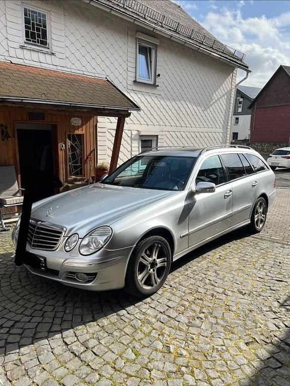 Gebraucht Mercedes E320 Avantgarde 224 PS (164 kW) 2007 Silber Limousine