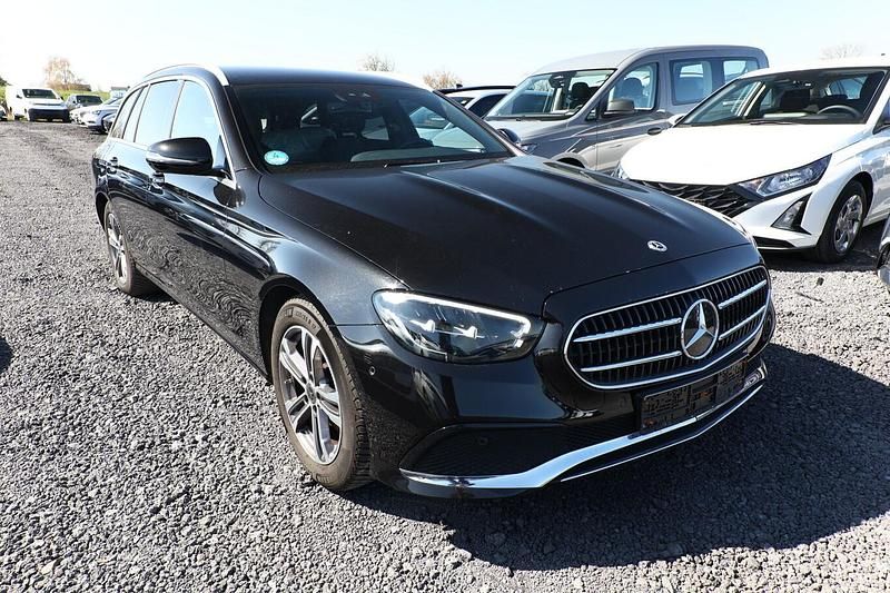 Gebraucht Mercedes E200 Avantgarde 211 PS (155 kW) 2020 Obsidianschwarz metallic